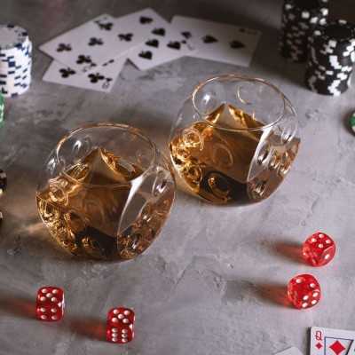 Set of 2 dice-shaped glass tumblers