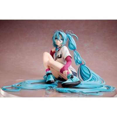 HATSUNE MIKU - 1/4 Yoneyama Mai The Latest Street Style "Cute" Stronger PVC Figure 17 cm