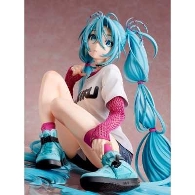 HATSUNE MIKU - 1/4 Yoneyama Mai The Latest Street Style "Cute" Stronger PVC Figure 17 cm