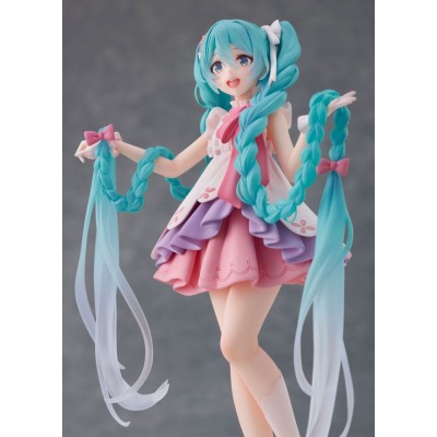 HATSUNE MIKU - Rapunzel Ver. Wonderland Taito PVC Figure 18 cm
