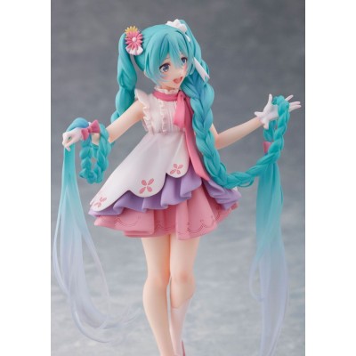 HATSUNE MIKU - Rapunzel Ver. Wonderland Taito PVC Figure 18 cm
