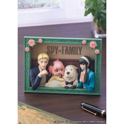 SPY X FAMILY - The Forgers Proof PVC Figure 13 cm