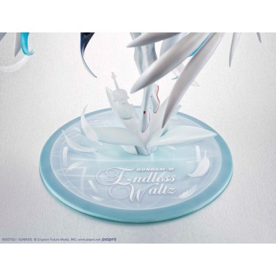 MOBILE SUIT GUNDAM X HATSUNE MIKU - Hatsune Miku x Wing Gundam Zero EW 45th Anniversary Lucrea MegaHouse PVC Figure 27 cm