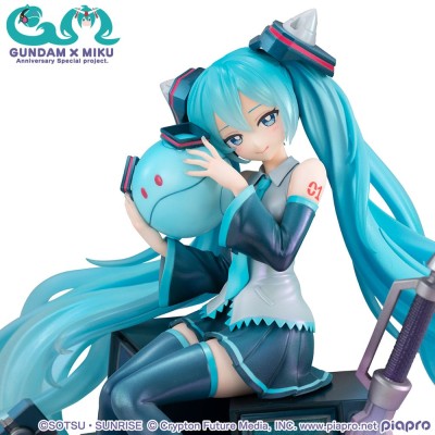 MOBILE SUIT GUNDAM X HATSUNE MIKU - Hatsune Miku x OO Gundam 45th Anniversary Lucrea Megahouse PVC Figure 17 cm