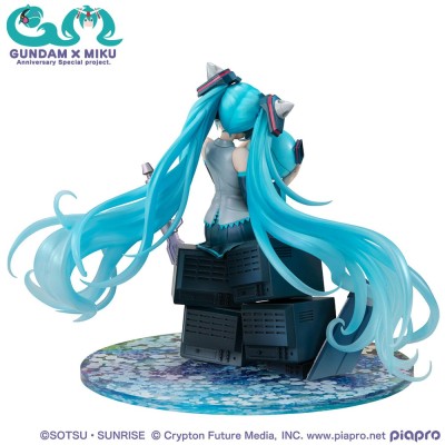 MOBILE SUIT GUNDAM X HATSUNE MIKU - Hatsune Miku x OO Gundam 45th Anniversary Lucrea Megahouse PVC Figure 17 cm
