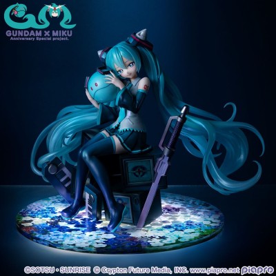 MOBILE SUIT GUNDAM X HATSUNE MIKU - Hatsune Miku x OO Gundam 45th Anniversary Lucrea Megahouse PVC Figure 17 cm