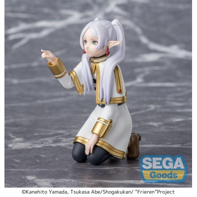 FRIEREN: BEYOND JOURNEY'S END - Frieren Poking Something Pm Perching Sega PVC Figure 10 cm