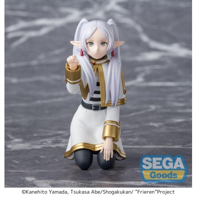 FRIEREN: BEYOND JOURNEY'S END - Frieren Poking Something Pm Perching Sega PVC Figure 10 cm
