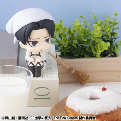 ATTACK ON TITAN - Levi Cleaning Up Ver. Look Up Megahouse PVC Figure 11 cm